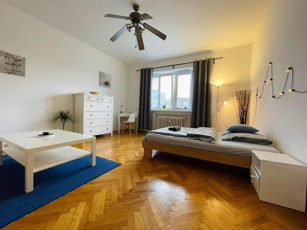 Lovely 2Bdr In Center, Wifi & Self-Check In Bratislava Bagian luar foto