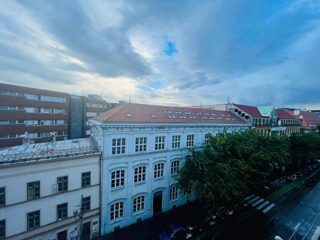 Lovely 2Bdr In Center, Wifi & Self-Check In Bratislava Bagian luar foto