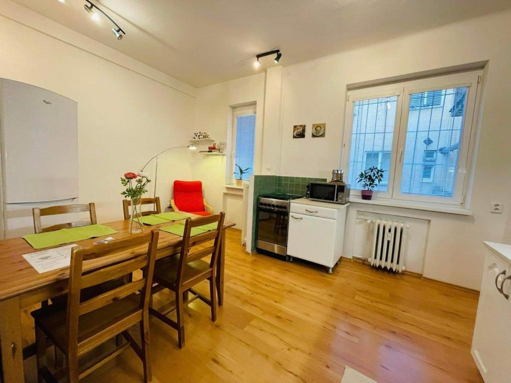 Lovely 2Bdr In Center, Wifi & Self-Check In Bratislava Bagian luar foto